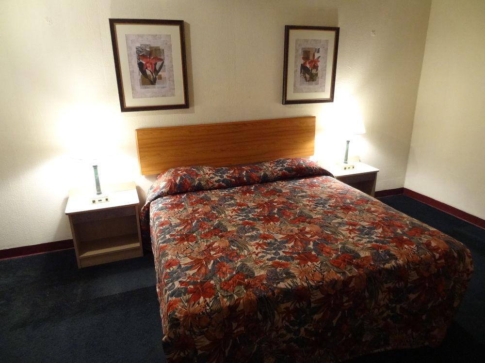 Western - Pensacola 2*
